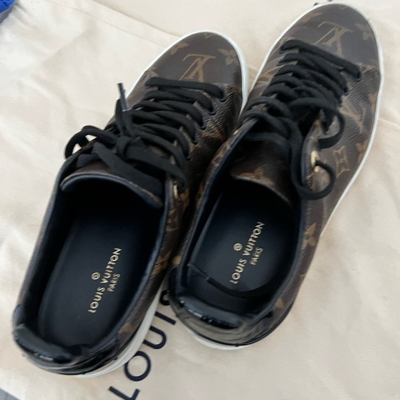 Louis vuitton sneakers in excellent condition - Picture 2 of 5